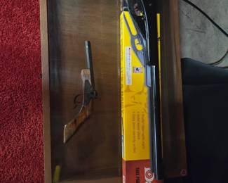 Daisy Buck 400-shot BB Repeater
