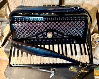 Beltuna Euro IV Piano Accordion 