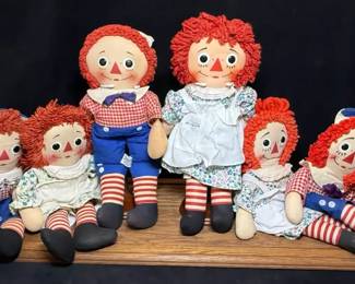 A collection of vintage Knickerbocker Raggedy Ann and Andy cloth dolls