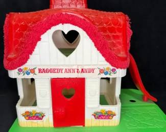 1977 Raggedy Ann Andy Play House made by Knickerbocker