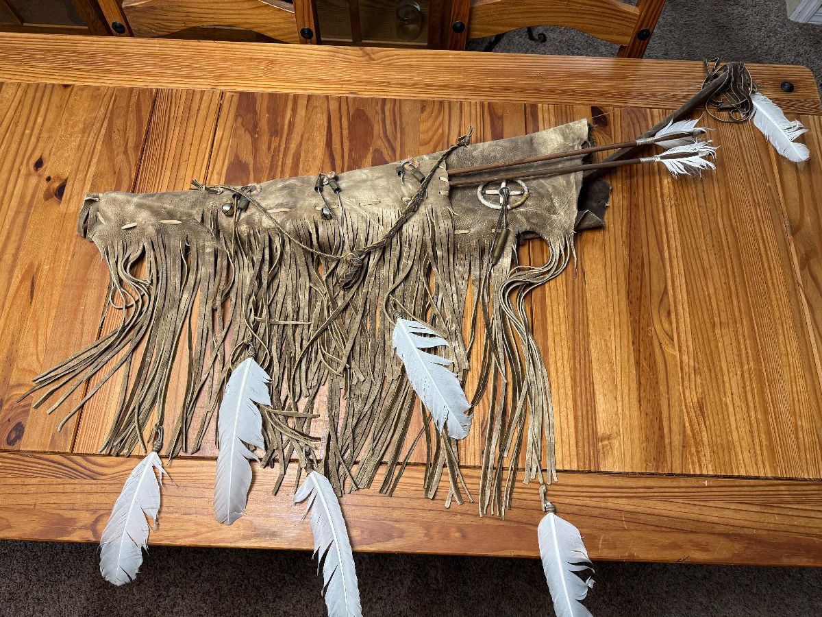 Mid 1900s Authentic Indian Bow and Quiver