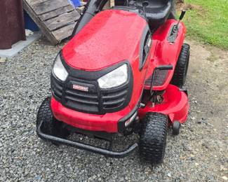 Craftsman yts3000 running riding lawnmower with bagger!! In nice shape 