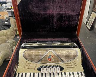 Princetti accordian with case in amazing condition 