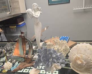 lots of beachy decor and more 