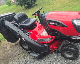 Craftsman yts3000 running riding lawnmower with bagger!! In nice shape 