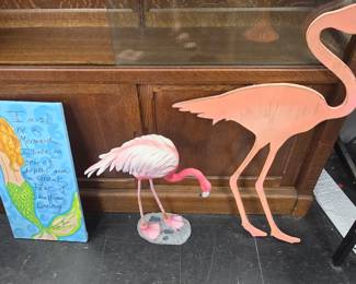more flamingo decor 