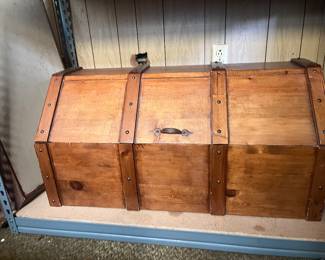 vintage trunk 