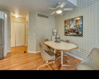 Kitchen table. 4 chairs