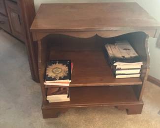 Sm end table/shelf