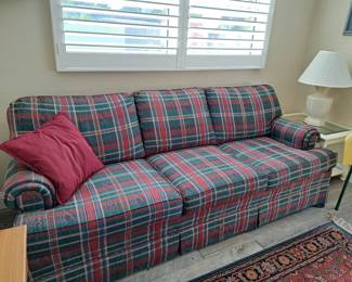 COMFORTABLE CASUAL SOFA, PAIR OF MATCHING END TABLES