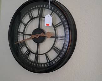 BATTERY RUN WALL CLOCK