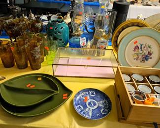 RPYALDOULTON SERVING DISHES, BLOWN GLASS TUMBLERS, AMARI TEA SET