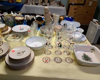 CHRISTMAS THEME IN 4 TOPICS TALL GLASSES AND DISHWARE