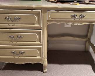 Matching desk for Henry Link bedroom set