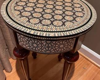 Middle Eastern size table with mother of pearl inlay