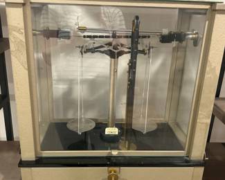 Wm. Ainsworth & Sons Type DLB analytical laboratory balance