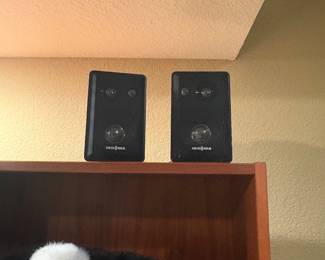 Insignia pair speakers set