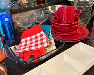 Kitchen ware. Fiesta red dish set