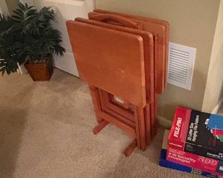 Tv tray set 