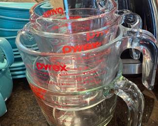 Pyrex kitchen ware 