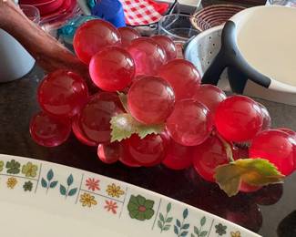 Lucite grapes ( red) 