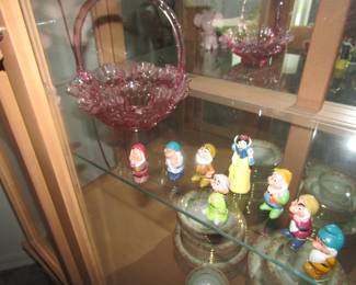 pink ruffled edge glass basket & Snow White w/ 7 dwarfs