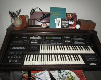 working Technics electric organ