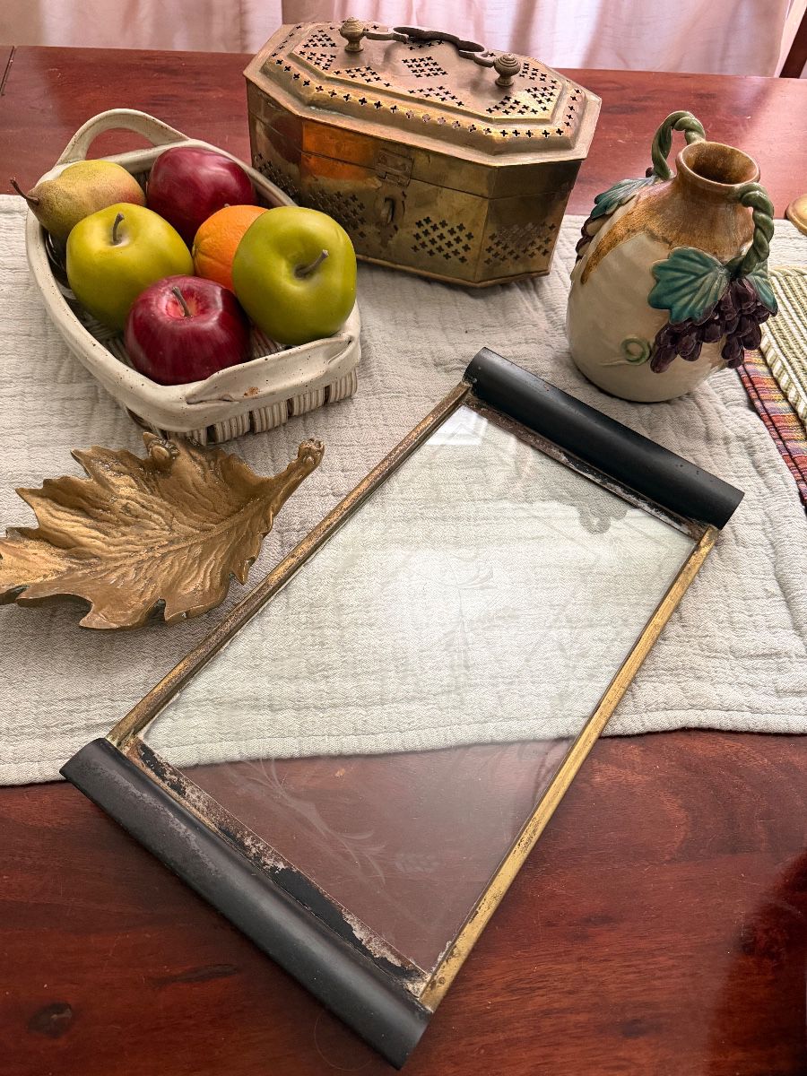 Lots of vintage items, ceramic and brass