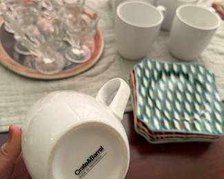 Various glassware and dinnerware