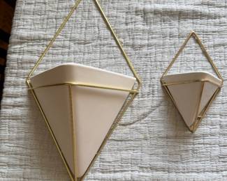 Umbra planters