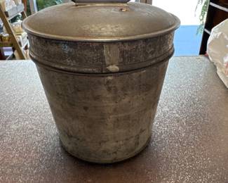 VTG ANTIQUE COVERED Steamed Pudding BUNDT CAKE JELLO Mold Tin Metal Bakeware LID