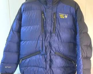 FHM223 - Men’s (Large) Mountain Hardware Sub Zero Down Jacket
