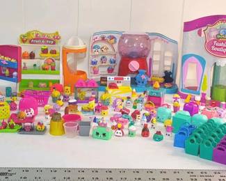 FHM182 - SHOPKINS MEGA MYSTERY LOT – Figures, Playsets, Accessories & Shopping Bags – 2010s