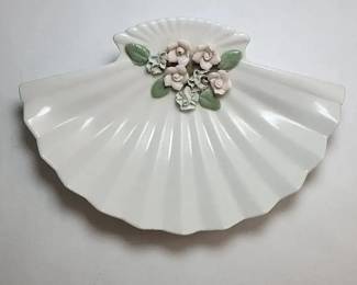 FHM214 - Elegant Porcelain Fan / Shell Dish with Applied Flowers - Mid-Century Style