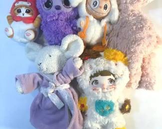 FHM048 - Assortment Of Labubu’s And Stuffed Animals