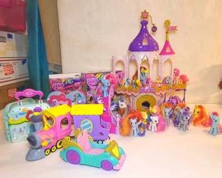 FHM184 - Hasbro My Little Pony - Mystery Lot - Castle, Train, Ponies, Vehicles & Accessories