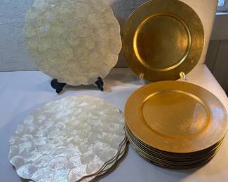 FHM150 - 16 Gold Toned Chargers And 8 Capiz Shell Placemats