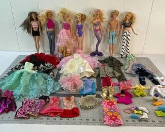 FHM206 - Barbie Doll Clothing & Accessories Bundle