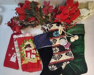 FHM257 - Christmas Holiday Mystery Lot – Stockings, Towels, Poinsettias & Seasonal Décor