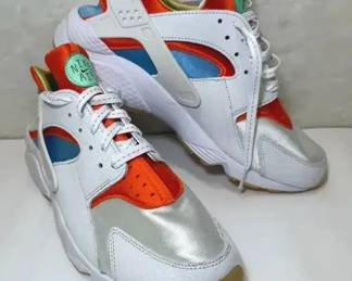 FHM250 - New Nike Air Huarache "White Safety Orange" Shoes