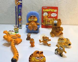 FHM055 - Bundle of Vintage Garfield Goods