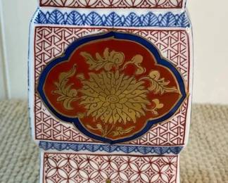FHM011 - Beautiful Japanese Imari Porcelain Vase