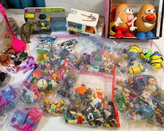 FHM205 - Huge Mixed Toy Lot: Mr & Mrs Potato Head, Minions, Dinosaur, Figures & Bagged Toys