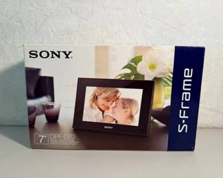 FHM028 - SONY S-FRAME 7” (DPF-D70)