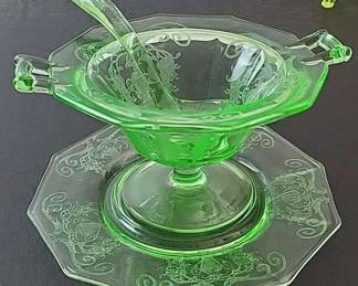 FHM036 - Striking Uranium Glass 3-Piece Gravy / Sauce Set With Bowl, Underplate and Ladle