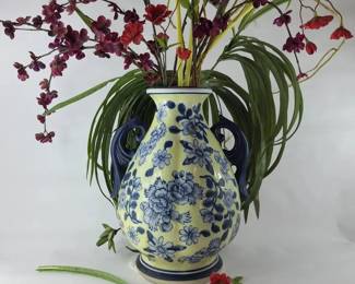 FHM043 - Large Vintage Seymour Mann Fine Porcelain China Blue Floral Vase / Large 13" Double Handle