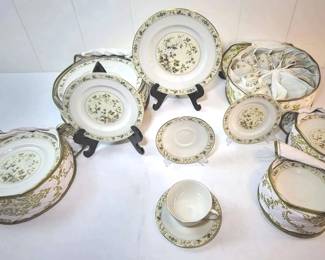 FHM218 - Stunning Royal Doulton Mandalay T.C.1079 Fine China - 50-Piece Service for 10 - England