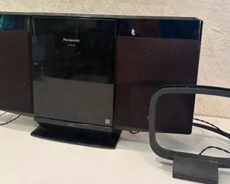 FHM186 - Panasonic SC-HC25 Compact Stereo System