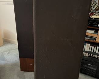 Realistic Speakers
