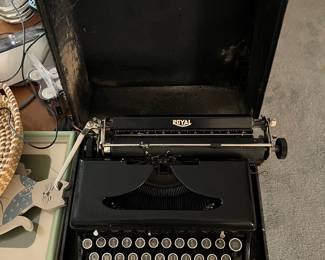 Antique Royal Typewriter 